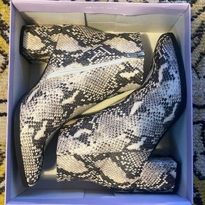 Steve Madden Dafnii Snake Print Bootie (8.5)